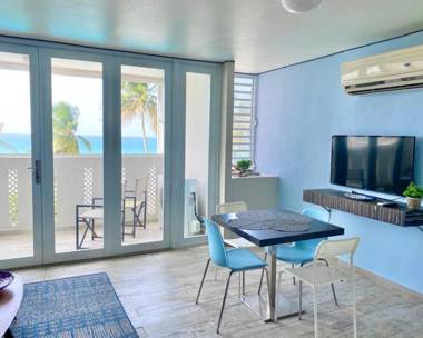 KASA Brisa Marina - 1 bed 1 bath for 2 OCEAN VIEW BALCONY BEACHFRONT CONDO POOL