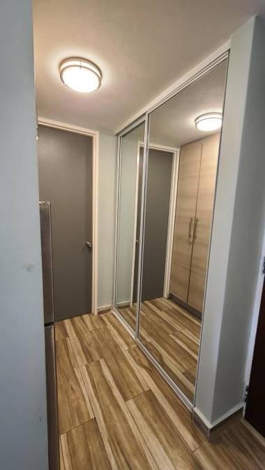 Beautiful remodeled condominiun with an impecable view to the beach and city avenues walk distance to the beach