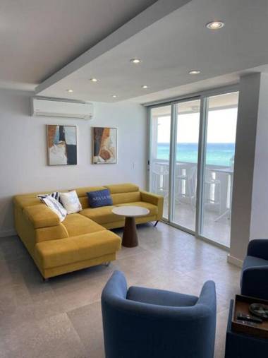 KASA Blue Ocean - 2 bed 2 bath for 4 OCEAN VIEW BALCONY BEACHFRONT CONDO POOL