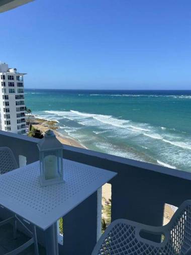 KASA Blue Ocean - 2 bed 2 bath for 4 OCEAN VIEW BALCONY BEACHFRONT CONDO POOL