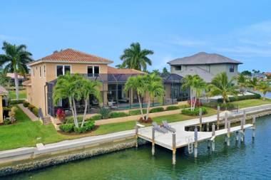 South Seas Court Pool Home on the Canal