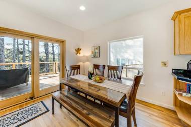 Yaquina Lighthouse View Beach Home