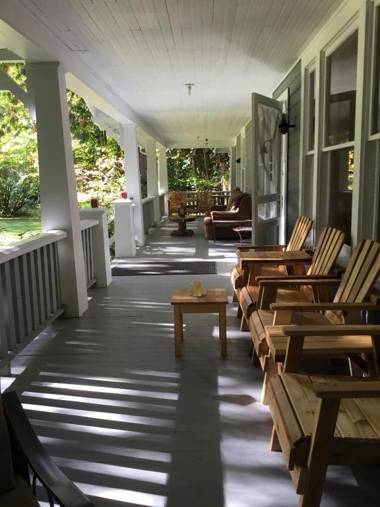 Mountain Meadows Inn