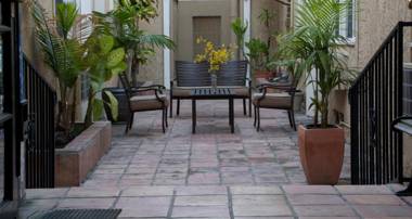 Wilshire Crest Hotel