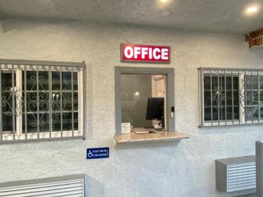 Golden West Manor Motel