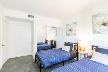 Heaven on Hollywood Furnished Apartments