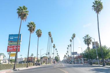 Cozy Hollywood Get Away