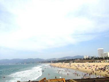 SuitesRUs Apart Hotel at Santa Monica