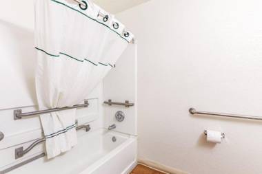 HomeTowne Studios by Red Roof Orlando - Casselberry