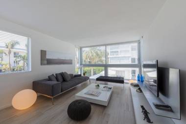 Beach Haus Key Biscayne Contemporary Apartments