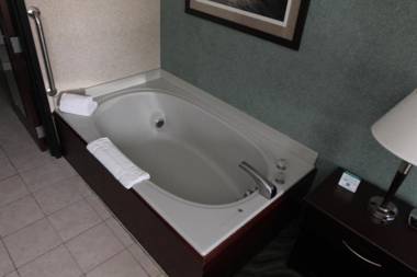 Days Inn & Suites by Wyndham Rochester Hills MI