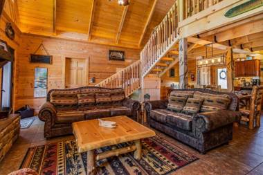 Big Trout Wood Cabin HotTub Grill Game Room Loft