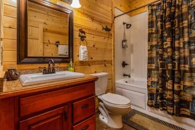 Big Trout Wood Cabin HotTub Grill Game Room Loft