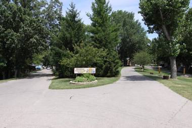 Lakeland RV Campground Deluxe Loft Cabin 11