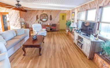 Hunter's Haven 2 Bedrooms Sleeps 6 Ocean Front Pet Friendly