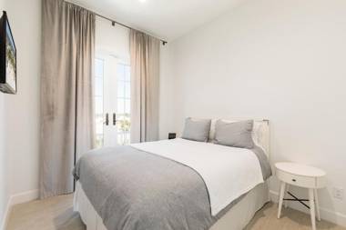 Beach Dream 7 Bedrooms Beach Front Private Heated Pool WiFi Sleeps 16