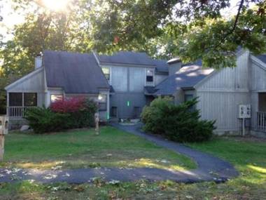 Eagle Village Resort & Chalet