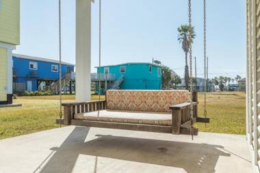 The Blue Haven - Cute Beach Bungalow Easy Access to Gulf Waters!