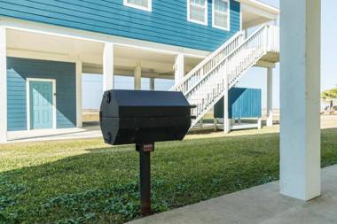 The Blue Haven - Cute Beach Bungalow Easy Access to Gulf Waters!