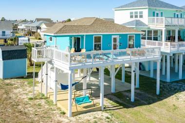 Sunset Sanctuary - Adorable Beach Bungalow with Gorgeous Gulf Views!