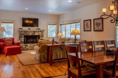 Yeager Private Home with Room For the Whole Family and Elkhorn Amenities