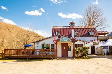 Clear River Inn and Tavern