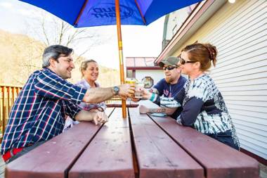 Clear River Inn and Tavern