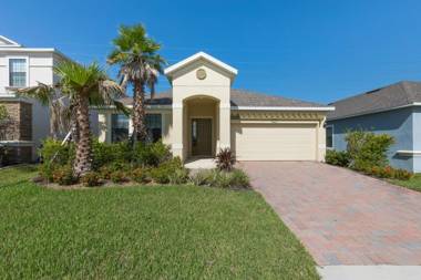 Victoria Villa- Modern 4 bedroom villa with a fully screened private pool with spa game room gas BBQ and resort amenities