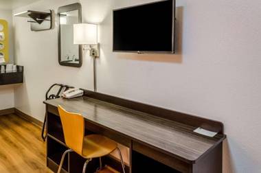 Motel 6-Charleston - North