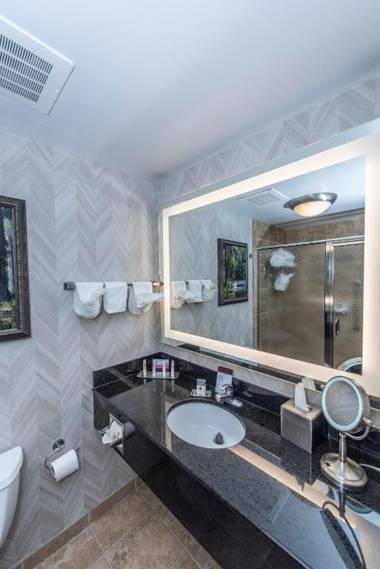 DoubleTree by Hilton North Charleston - Convention Center