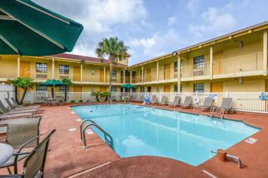 Quality Inn & Suites North Charleston