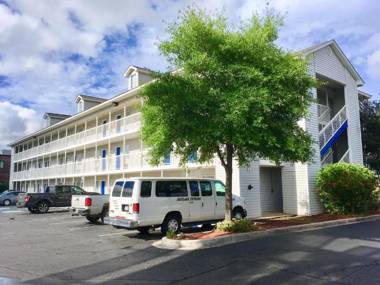InTown Suites Extended Stay Charleston SC - Rivers Ave