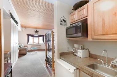 Studio Colorado Vacation Rental Located in River Run Village with Hot Tub and Pool Access