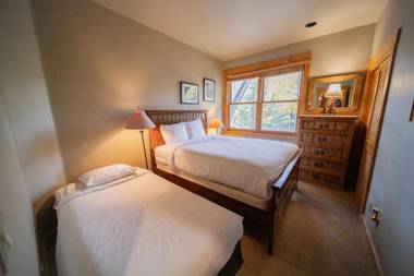 Cabin in the Pines 4