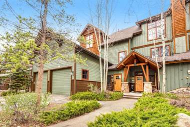 3 Bedroom Townhouse next to Keystone Lake Free Shuttle Hot Tub and Sauna