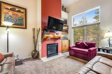 3 Bedroom Townhouse next to Keystone Lake Free Shuttle Hot Tub and Sauna