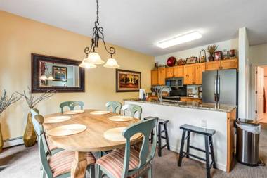 3 Bedroom Townhouse next to Keystone Lake Free Shuttle Hot Tub and Sauna