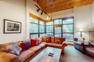 4 Bedroom Townhome in East Keystone Along Shuttle Route to River Run Village