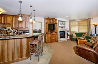 Zephyr Mountain Lodge