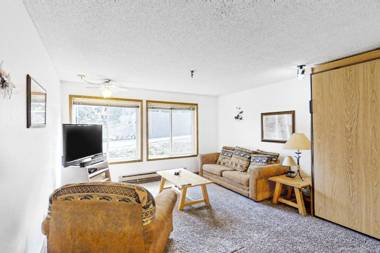 Snowblaze Condominiums E103