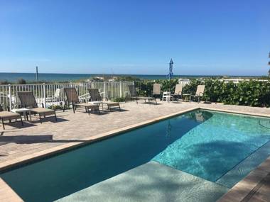 Joyce's Beachfront Suite 3