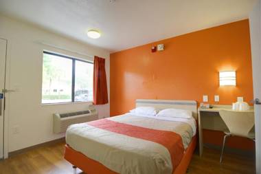 Motel 6-Lantana FL