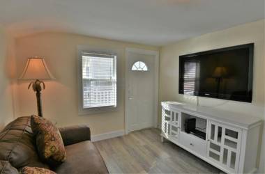 Ideal Beach Cottage Steps to Siesta Beach and Village Shops and Restaurants