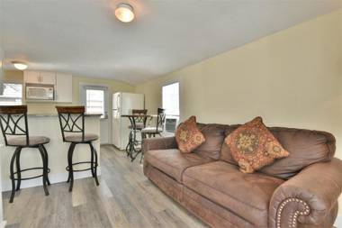 Ideal Beach Cottage Steps to Siesta Beach and Village Shops and Restaurants