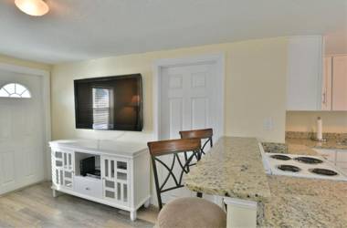 Ideal Beach Cottage Steps to Siesta Beach and Village Shops and Restaurants