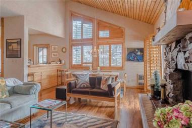 Wildflower Condo with access to Sun Valley pool hot tub tennis and golf