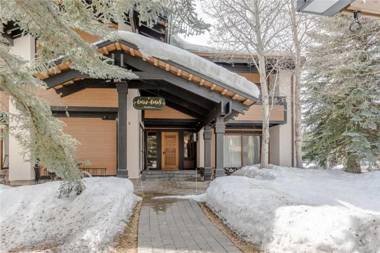 Wildflower Condo with access to Sun Valley pool hot tub tennis and golf