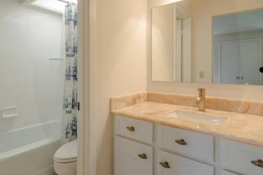 One bedroom Cottonwood with community pool hot tub tennis and golf