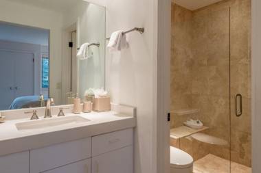 Cottonwood Condo 1413 - Remodeled Near Historic Sun Valley Lodge and Ice Rink