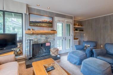 Cottonwood Condo 1413A - One Bedroom in Great Location Near Sun Valley Lodge